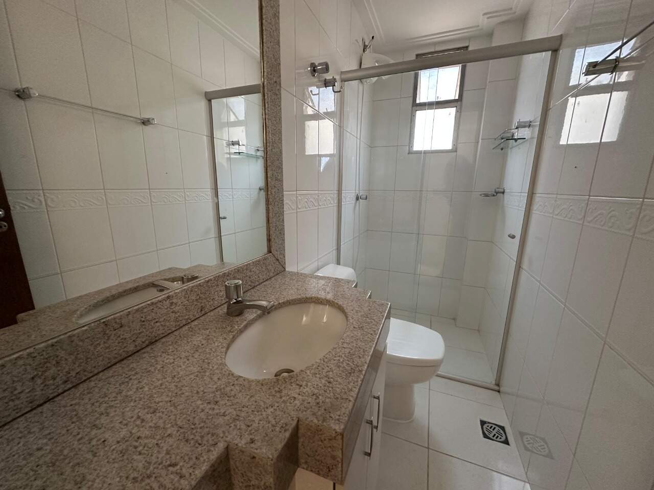 Apartamento 3 quartos para aluguel São José 110m² Montes Claros MG: Banheiro social