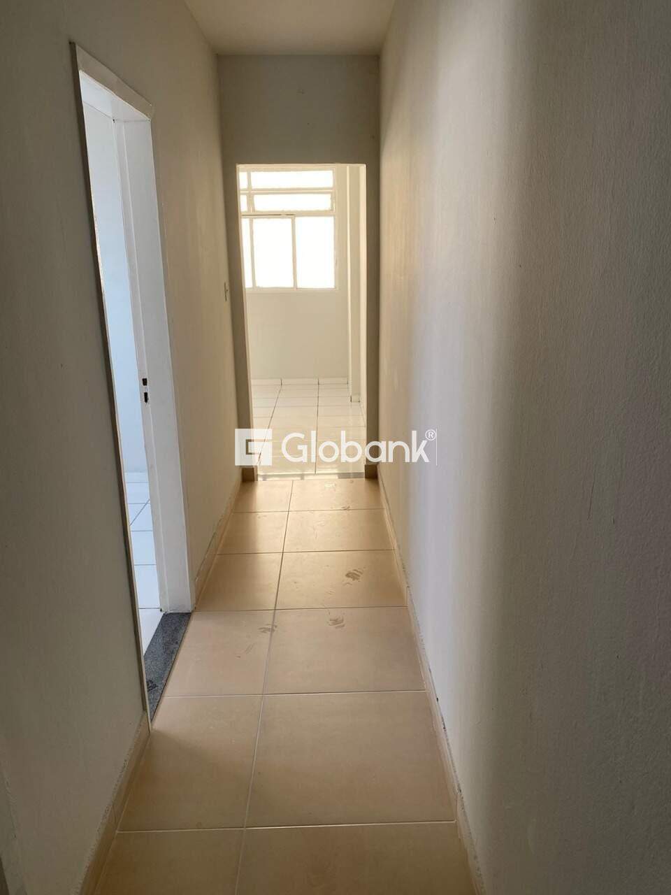 Apartamento 3 quartos à venda Centro 90m² Montes Claros MG: Corredor
