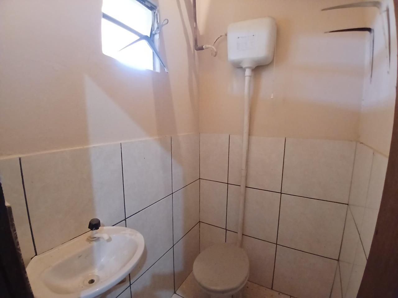 Ponto comercial para aluguel Alice Maia 48m² Montes Claros MG: Banheiro