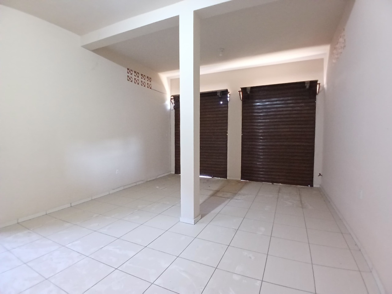 Ponto comercial para aluguel Alice Maia 48m² Montes Claros MG: Interior visto de outro  ngulo