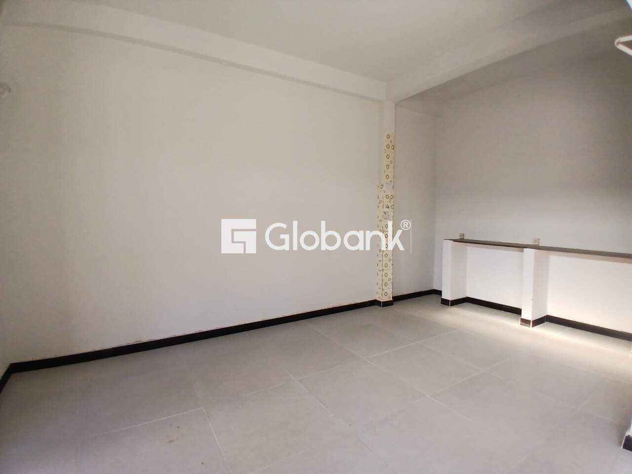 Ponto comercial para aluguel Major Prates 87m² Montes Claros MG: Interior lateral