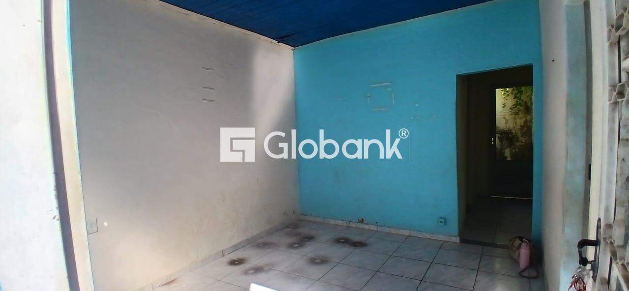 Casa 3 quartos à venda Centro 72m² Montes Claros MG: 