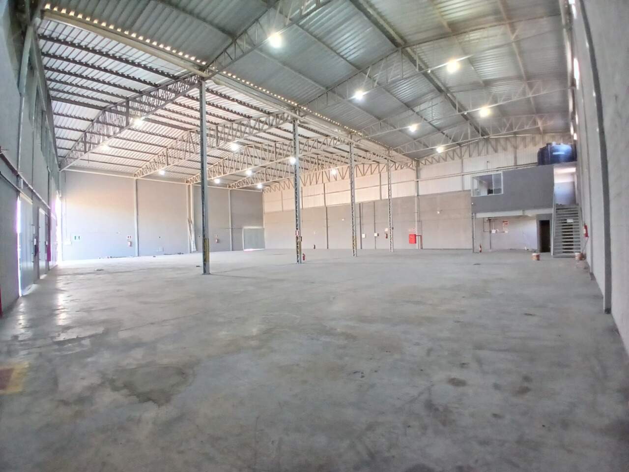 Galpão para aluguel Santo Antônio 1.000m² Montes Claros MG: Interior...