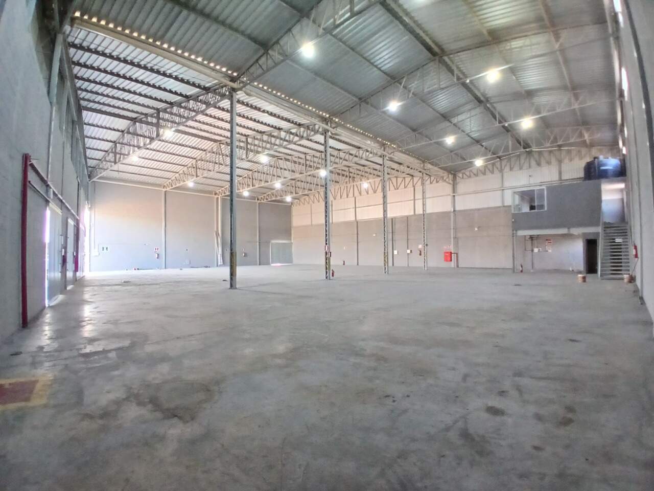 Galpão para aluguel Santo Antônio 1.000m² Montes Claros MG: Interior..