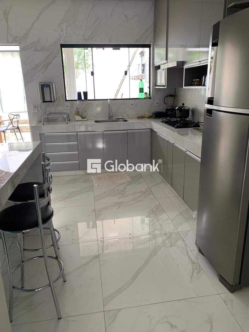 Sobrado 3 quartos à venda Vila Atlântida 150m² Montes Claros MG: Cozinha