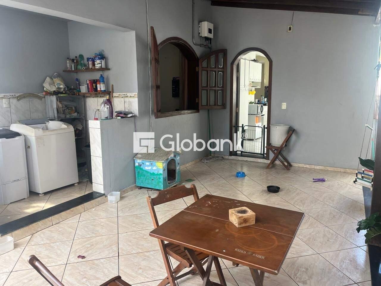Casa 7 quartos à venda Vila Brasília 408m² Montes Claros MG: REA DE SERVI O