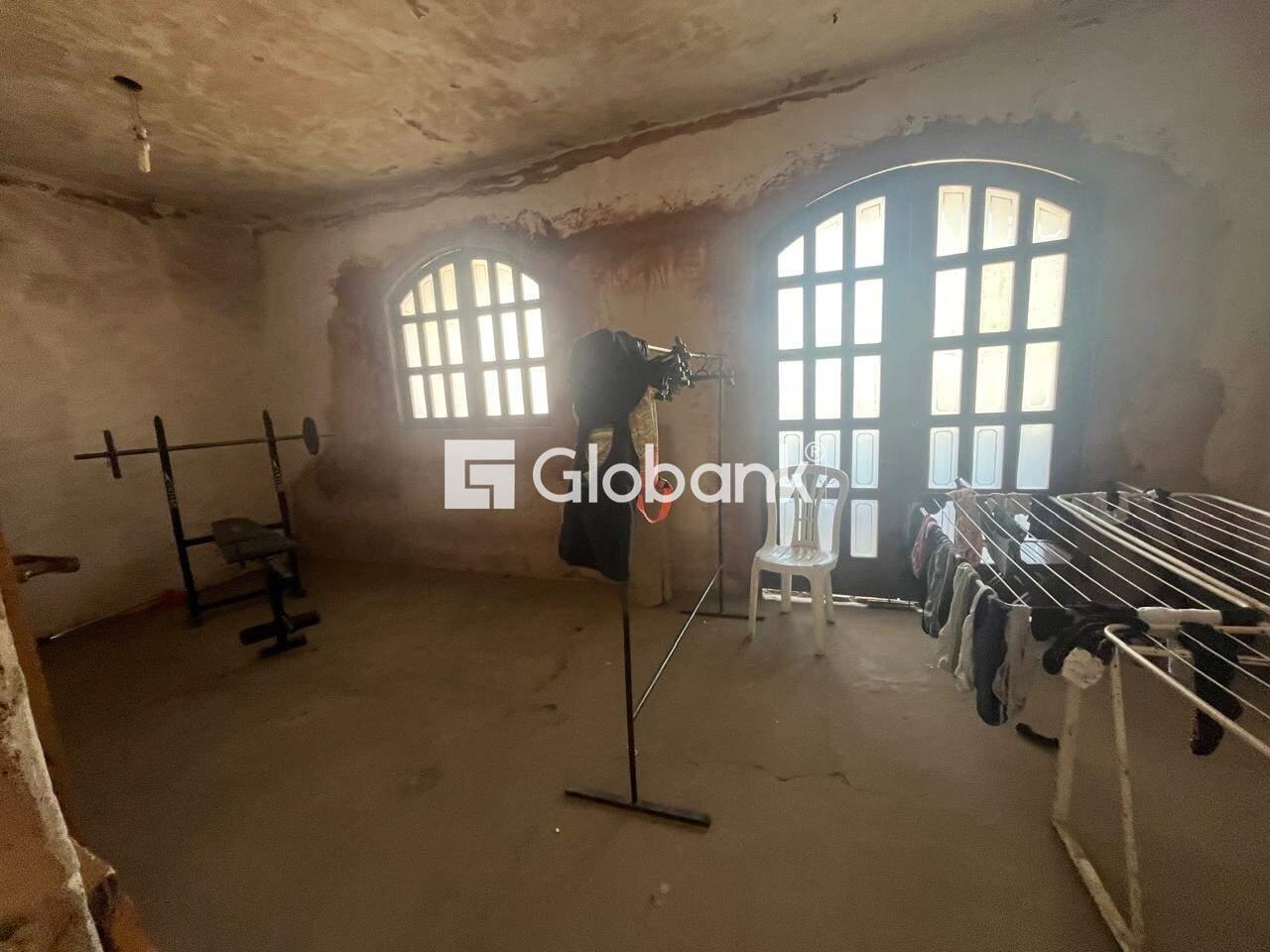 Casa 7 quartos à venda Vila Brasília 408m² Montes Claros MG: QUARTO PARA FAZER UMA ACADEMIA SEGUNDO PISO EM ACABAMENTO