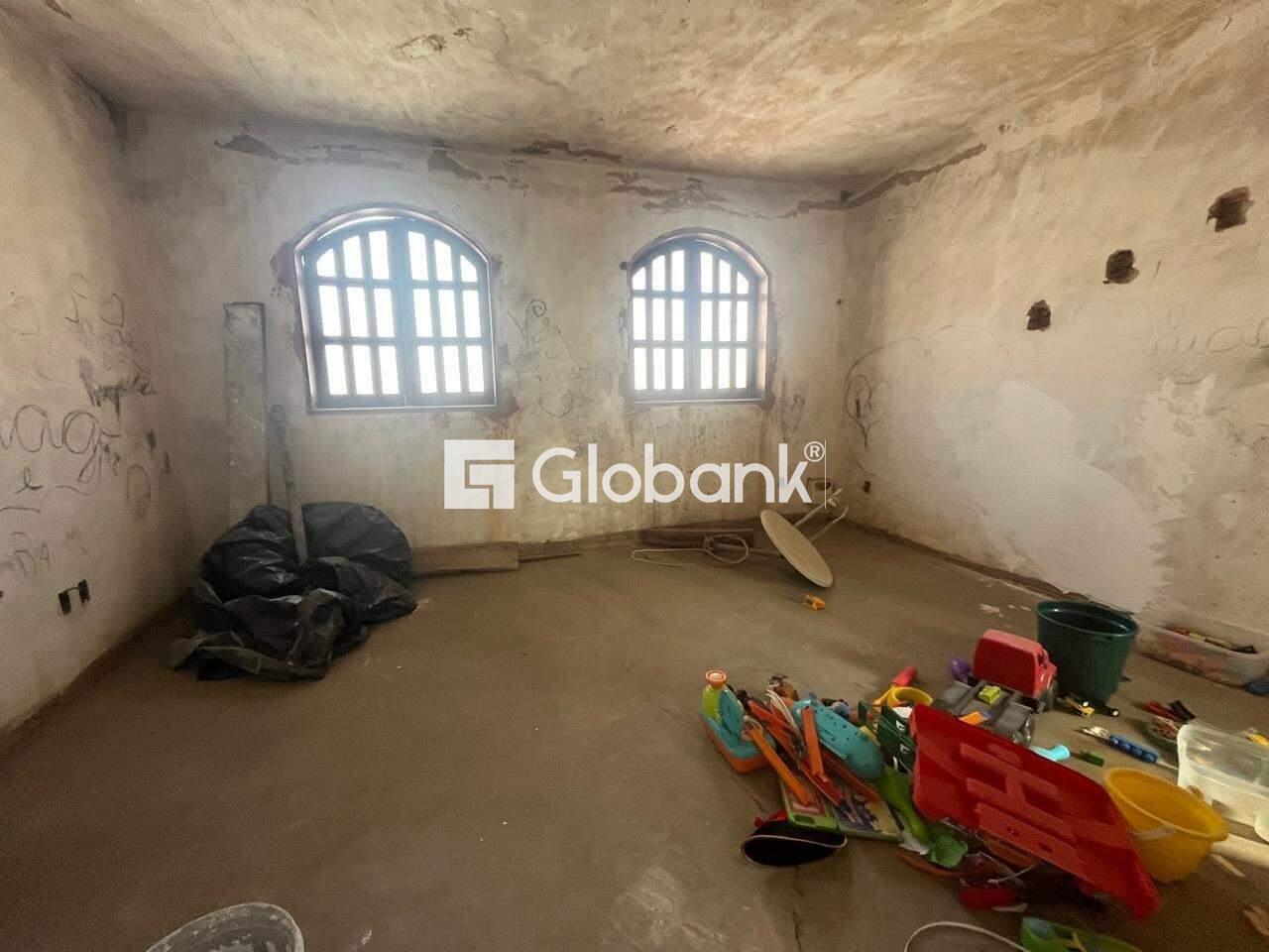 Casa 7 quartos à venda Vila Brasília 408m² Montes Claros MG: DORMIT RIO 03 SUITE SEGUNDO PISO EM ACABAMENTO