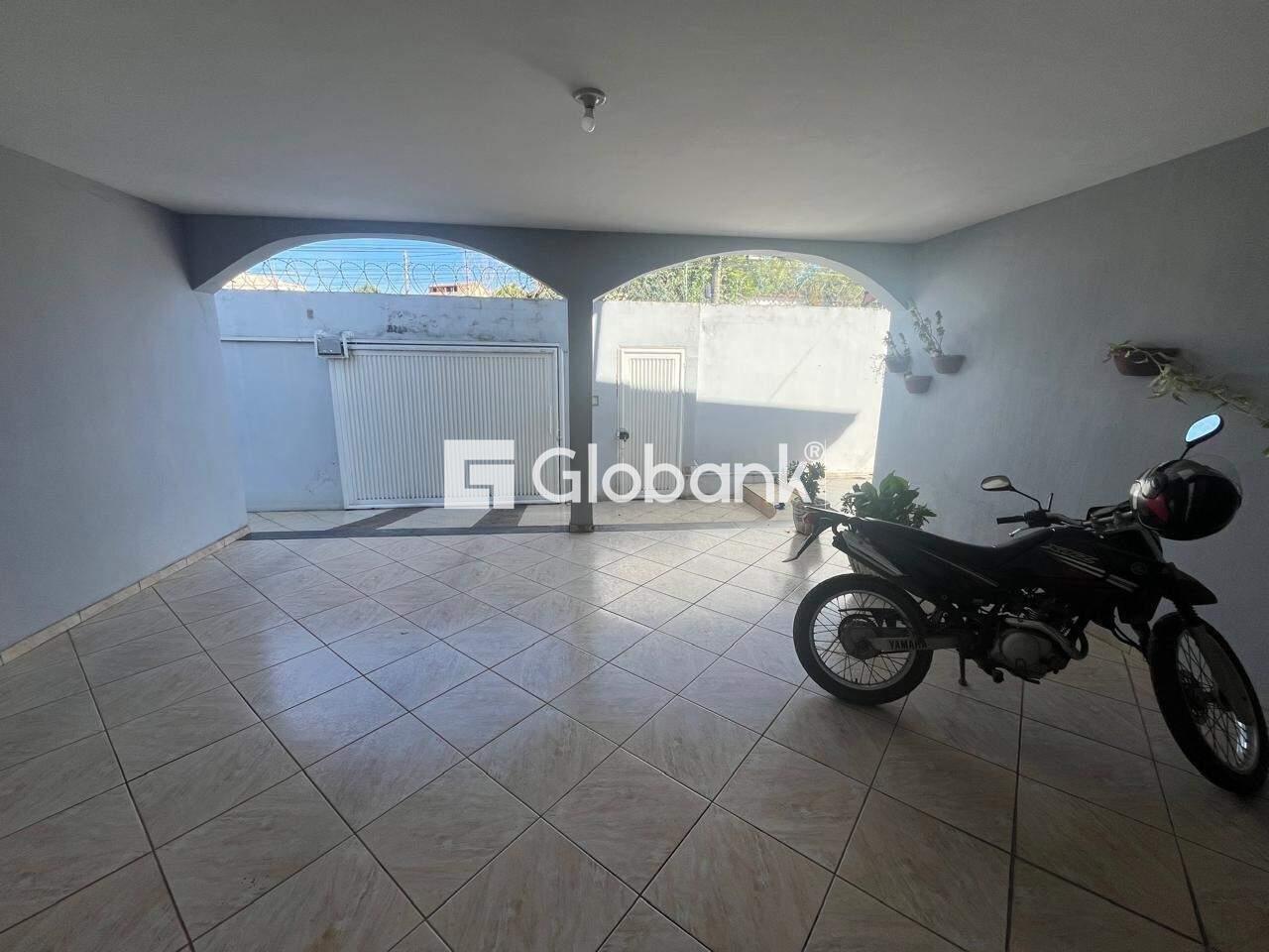 Casa 7 quartos à venda Vila Brasília 408m² Montes Claros MG: GARAGEM