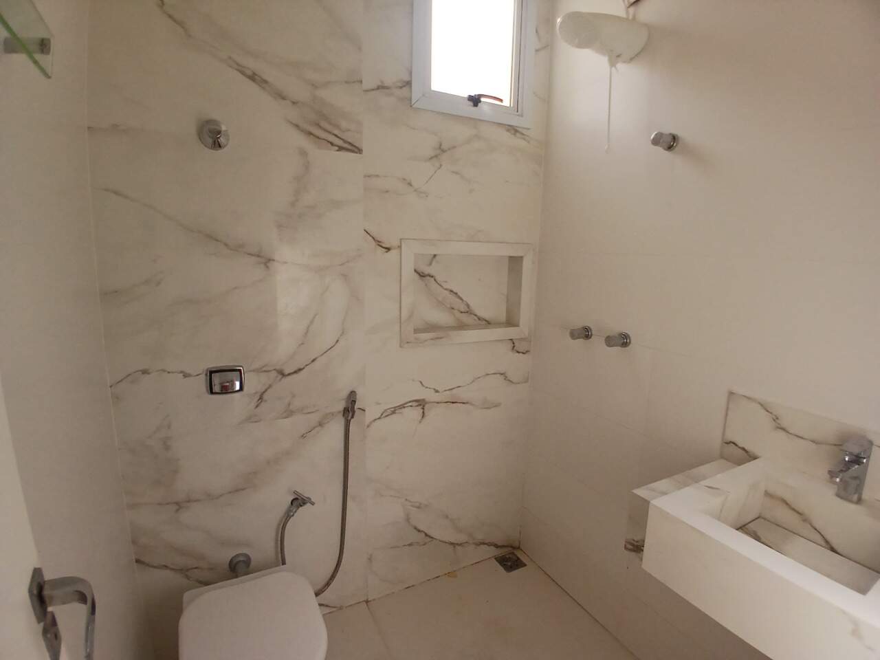 Apartamento 2 quartos para aluguel Ibituruna 70m² Montes Claros MG: Banheiro suite