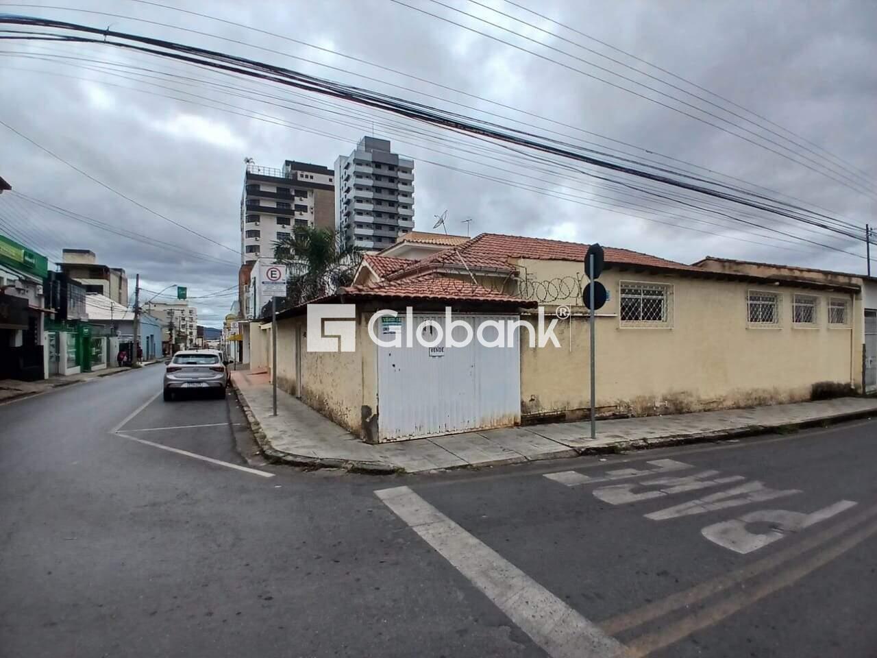 Casa 4 quartos à venda Centro 100m² Montes Claros MG: 