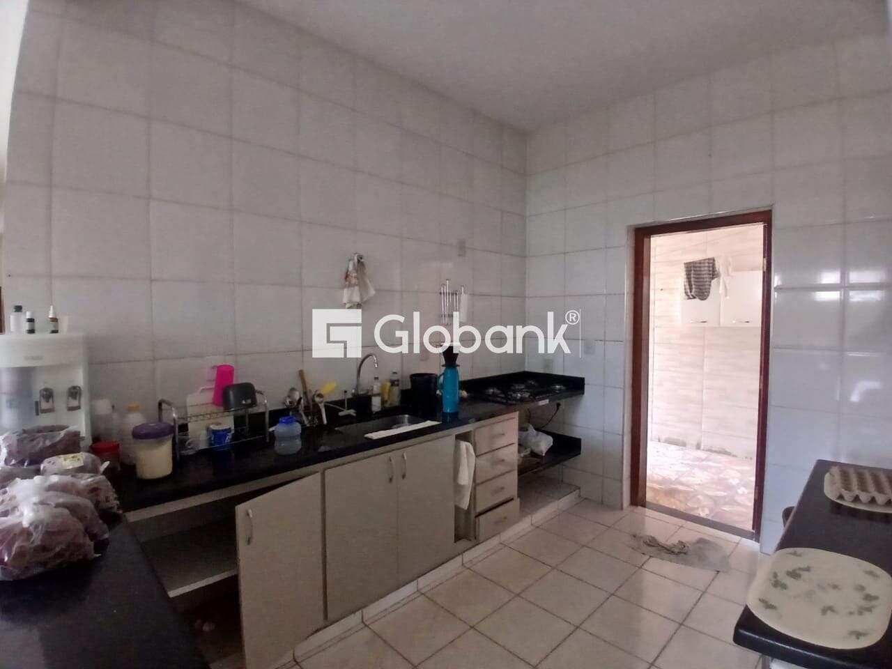 Casa 4 quartos à venda Centro 100m² Montes Claros MG: 