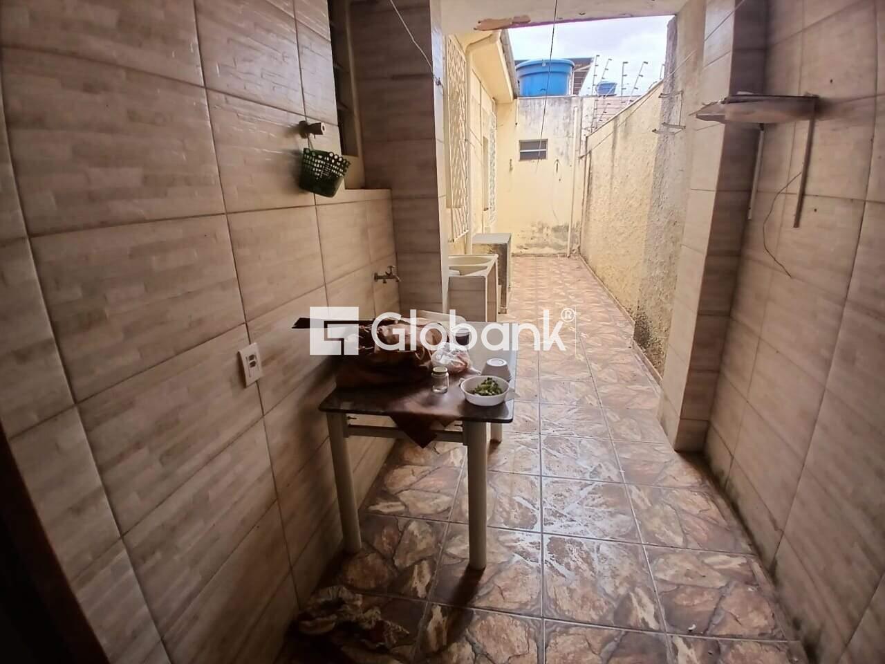 Casa 4 quartos à venda Centro 100m² Montes Claros MG: 