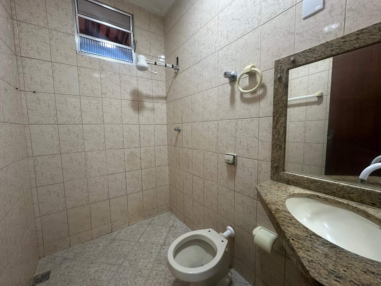 Casa 3 quartos para aluguel Monte Alegre 130m² Montes Claros MG: Banheiro social