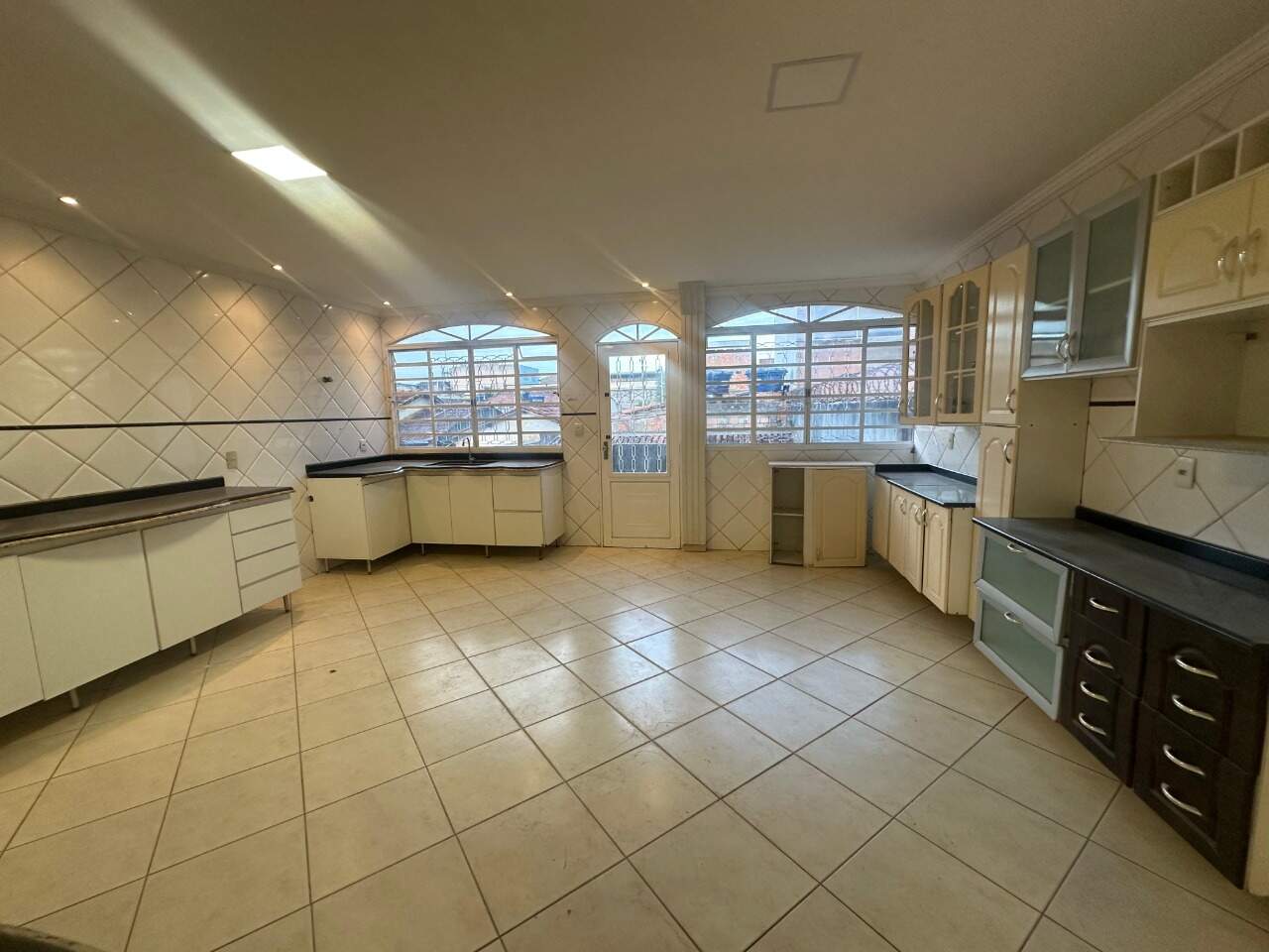 Casa 3 quartos para aluguel Monte Alegre 130m² Montes Claros MG: Cozinha