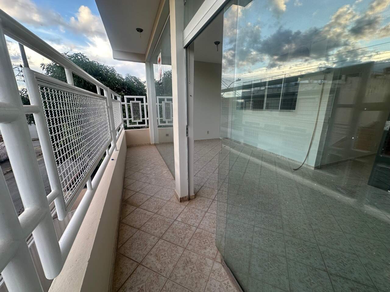 Casa 3 quartos para aluguel Monte Alegre 130m² Montes Claros MG: Sacada