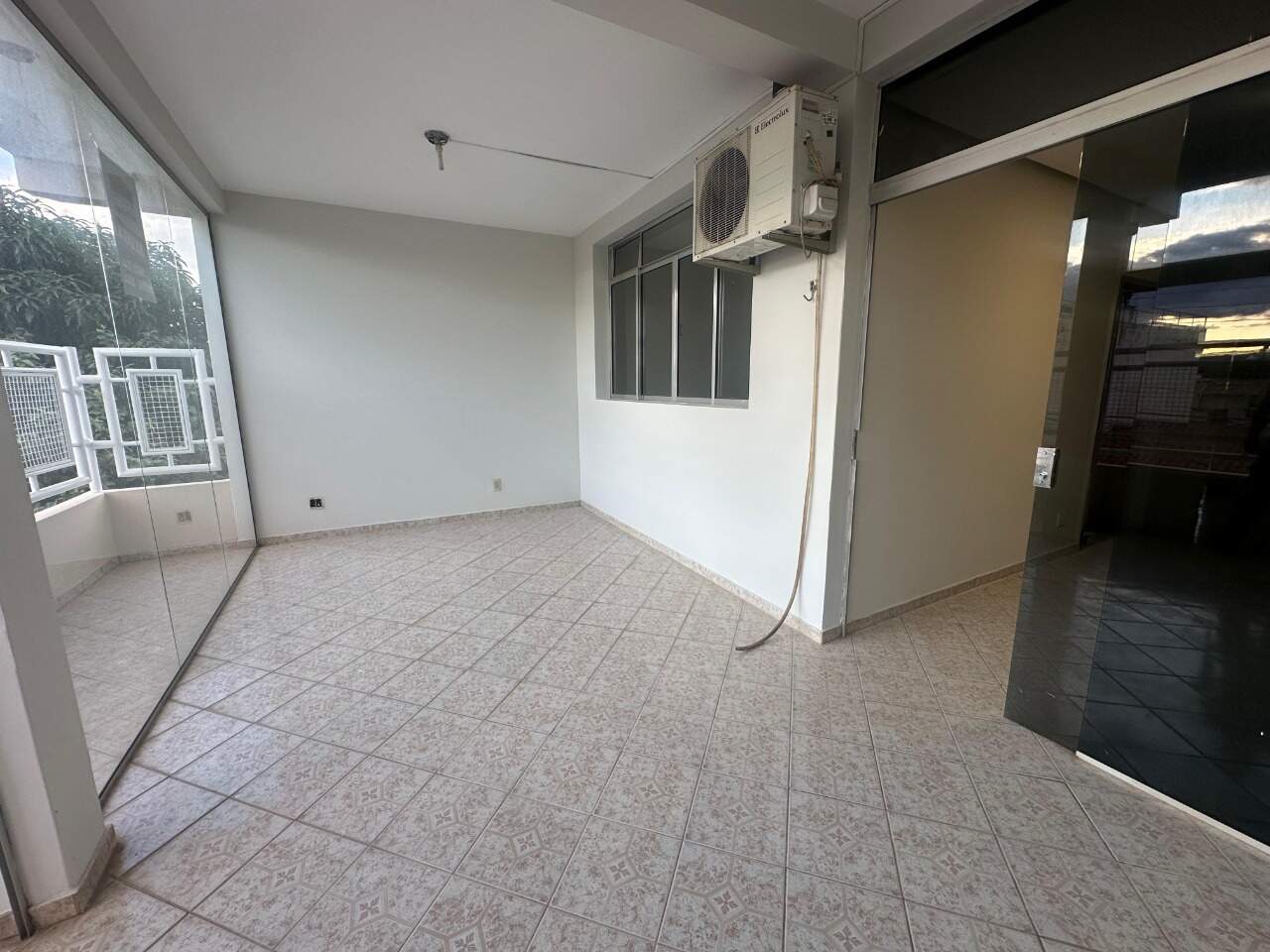 Casa 3 quartos para aluguel Monte Alegre 130m² Montes Claros MG: Varanda