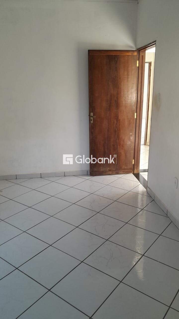 Casa 2 quartos à venda Jadete 110m² Januária MG: 