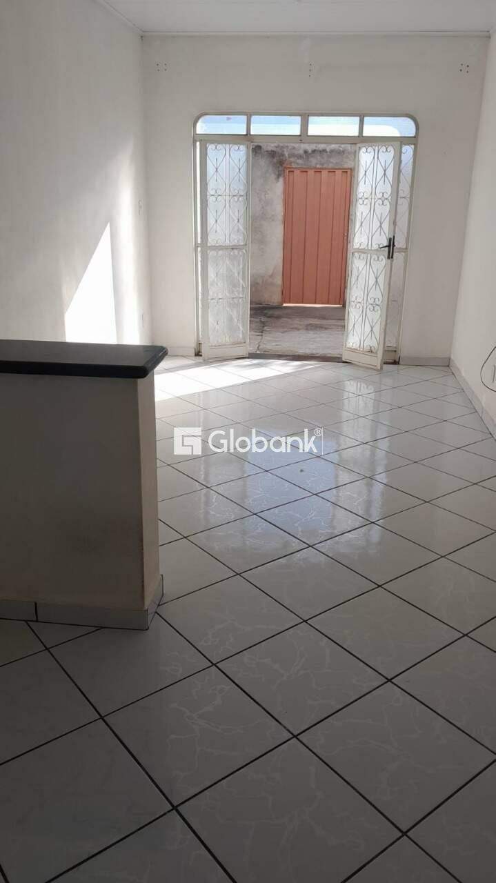 Casa 2 quartos à venda Jadete 110m² Januária MG: 