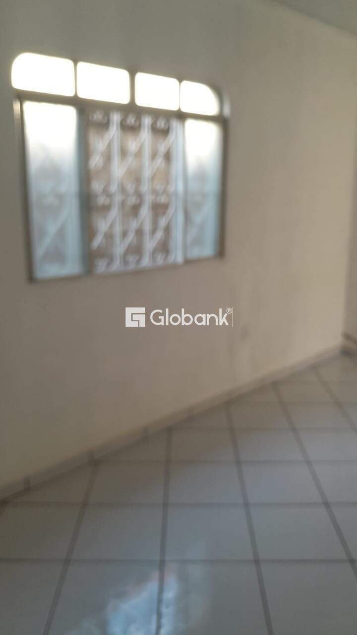 Casa 2 quartos à venda Jadete 110m² Januária MG: 