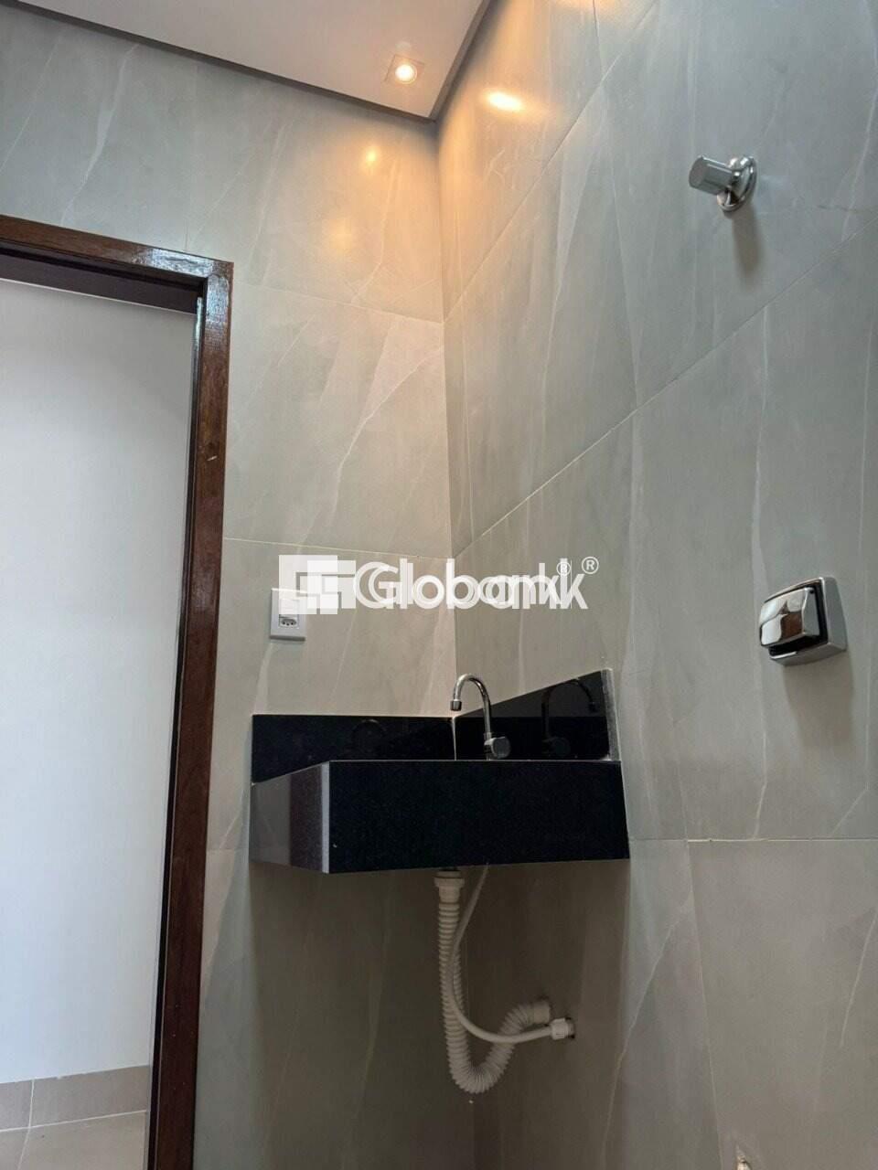 Casa 2 quartos à venda Nova América 50m² Montes Claros MG: Banheiro