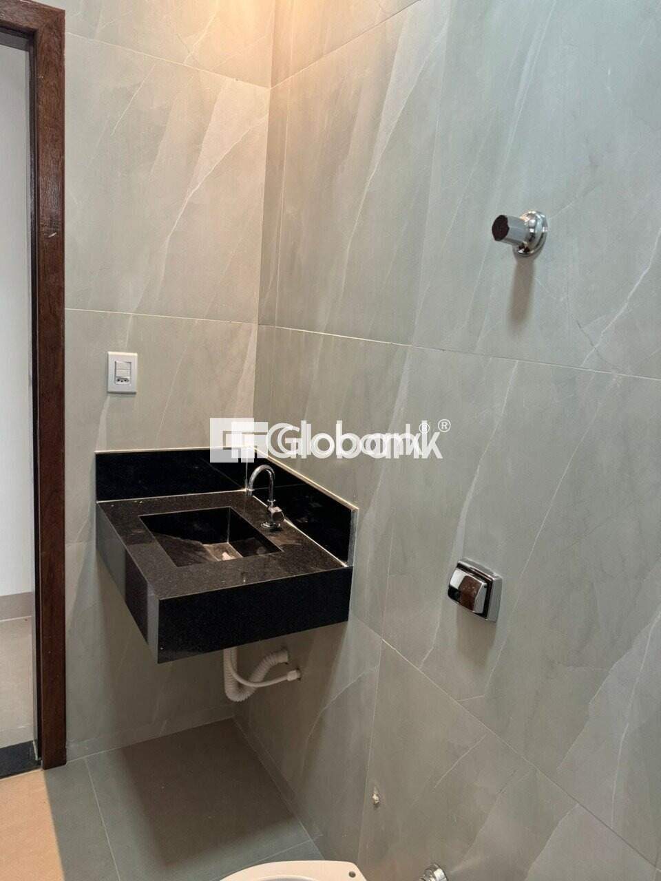 Casa 3 quartos à venda Jardim Primavera 75m² Montes Claros MG: Banheiro