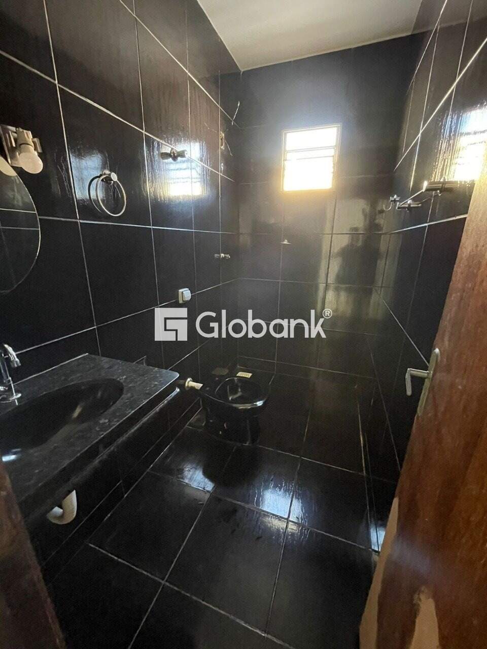 Casa 3 quartos para aluguel Planalto 70m² Montes Claros MG: Banheiro social