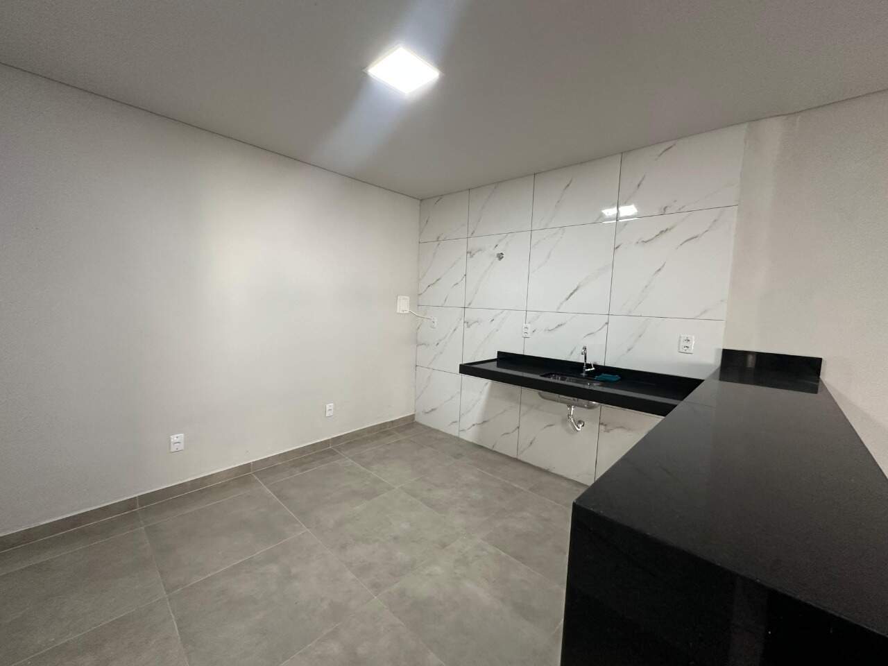 Casa 2 quartos para aluguel Santa Rita I 55m² Montes Claros MG: Cozinha.