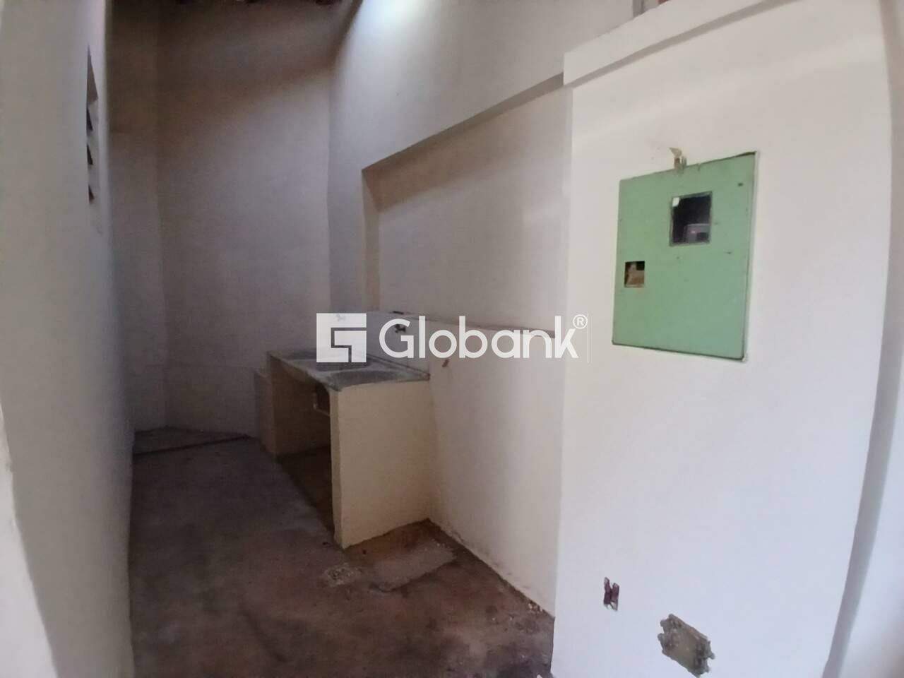 Casa comercial para aluguel Santa Rita I 120m² Montes Claros MG: rea de servi o