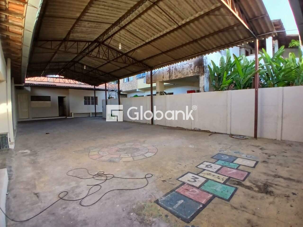 Casa comercial para aluguel Santa Rita I 120m² Montes Claros MG: rea externa