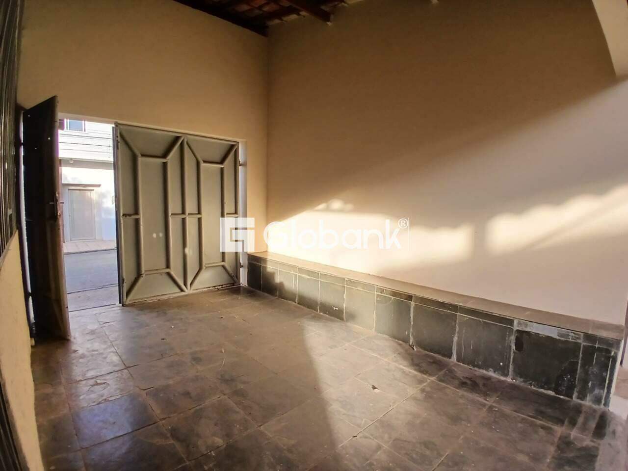 Casa comercial para aluguel Santa Rita I 120m² Montes Claros MG: Port o de entrada