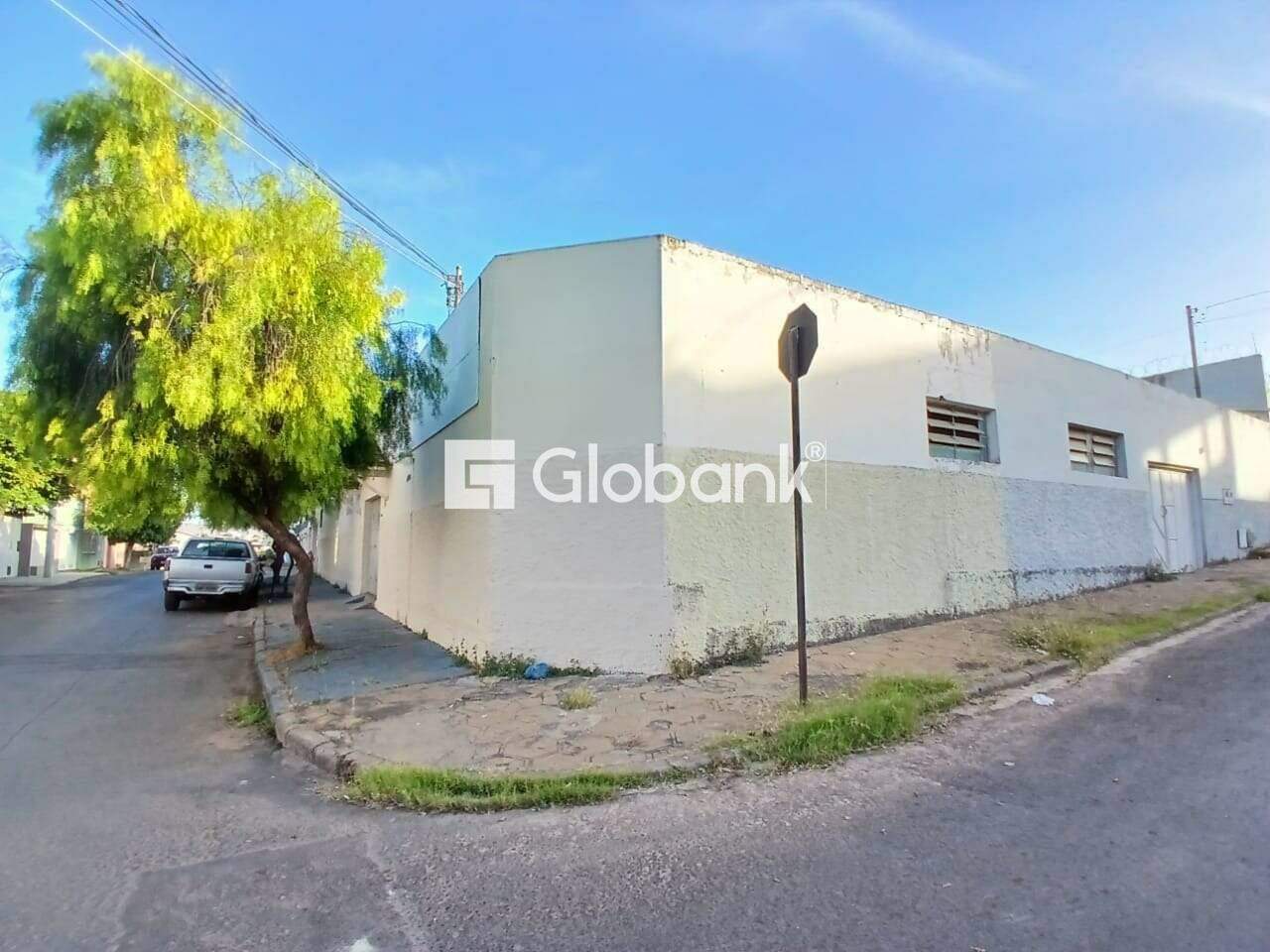 Casa comercial para aluguel Santa Rita I 120m² Montes Claros MG: Frente lateral