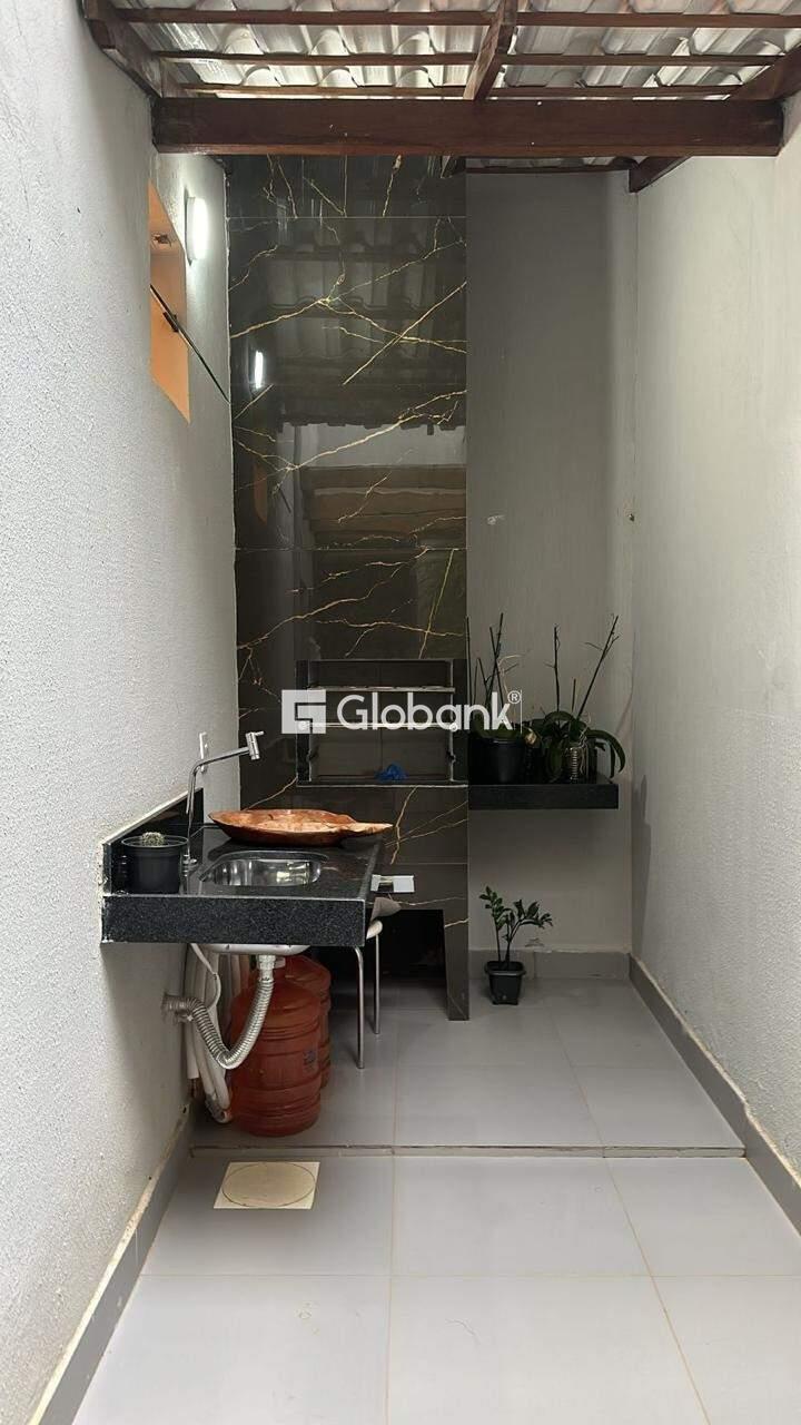 Casa 3 quartos à venda Ibituruna 140m² Montes Claros MG: 