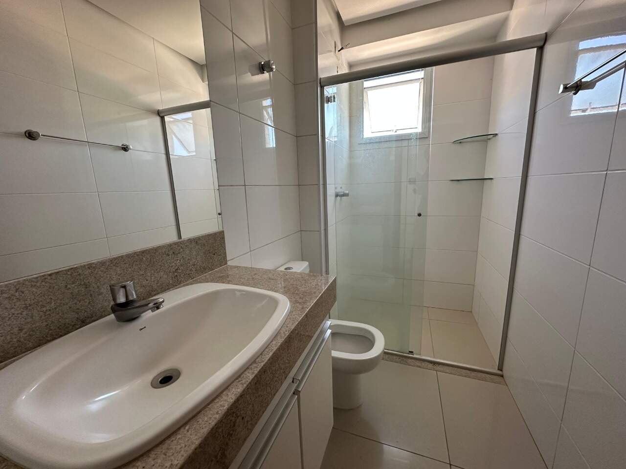 Apartamento 3 quartos para aluguel Melo 110m² Montes Claros MG: Banheiro social2