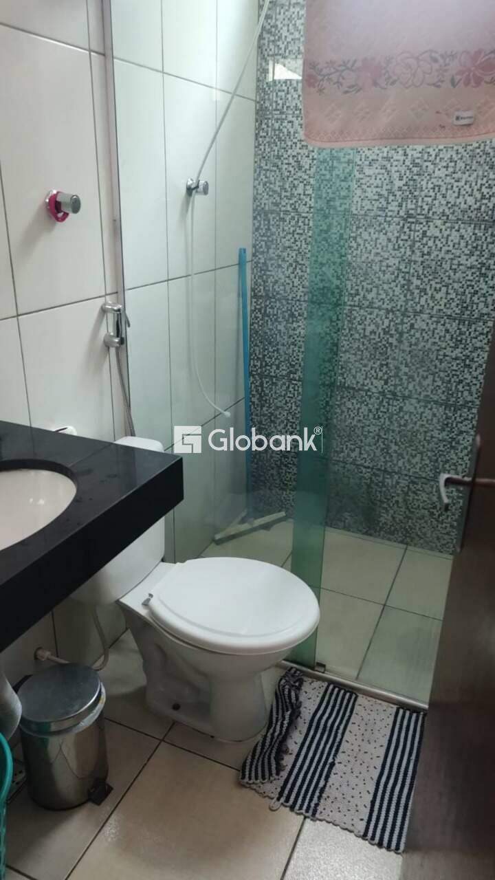 Casa 3 quartos à venda Acácias 61,7m² Montes Claros MG: Banheiro