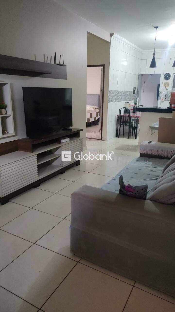 Casa 3 quartos à venda Acácias 61,7m² Montes Claros MG: Sala de Estar