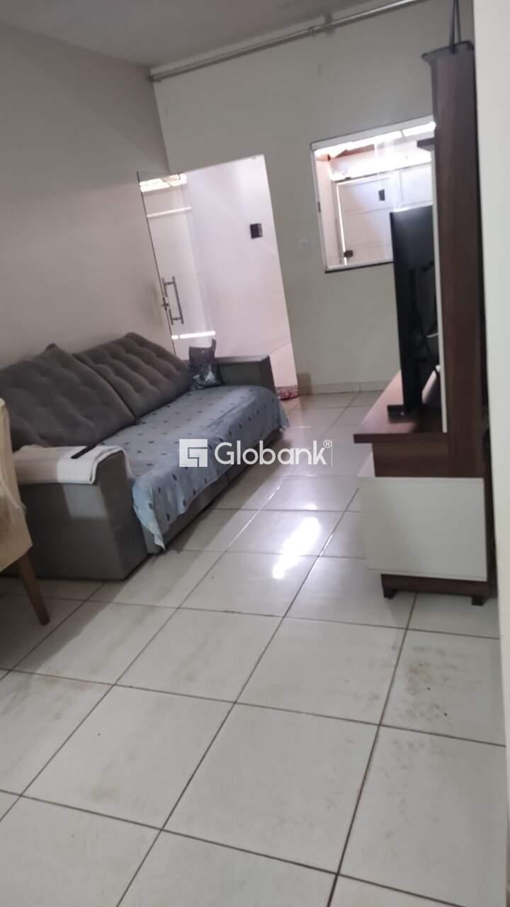 Casa 3 quartos à venda Acácias 61,7m² Montes Claros MG: Sala de Estar