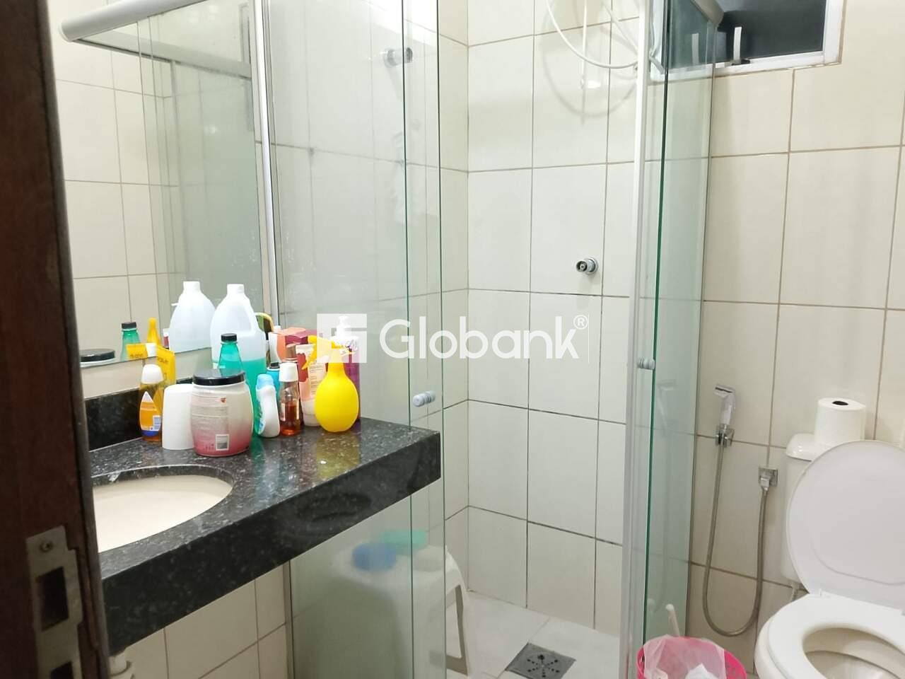 Casa 6 quartos à venda Vila Regina 260m² Montes Claros MG: banheiro