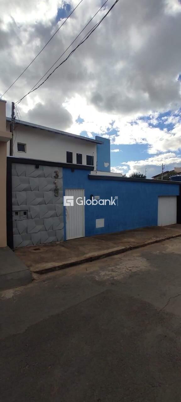 Casa 6 quartos à venda Vila Regina 260m² Montes Claros MG: fachada