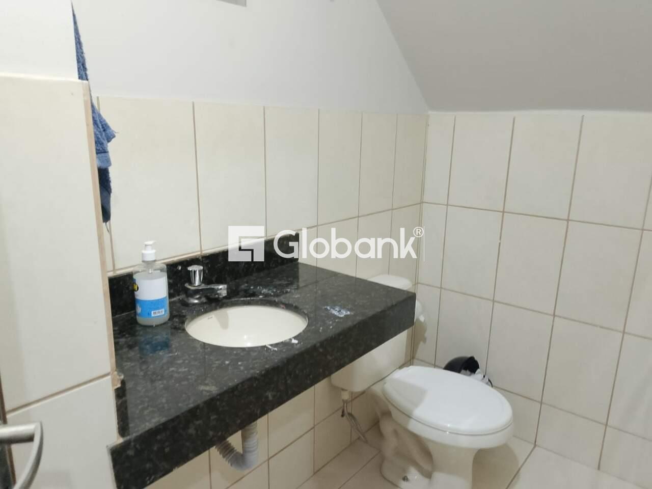 Casa 6 quartos à venda Vila Regina 260m² Montes Claros MG: lavabo