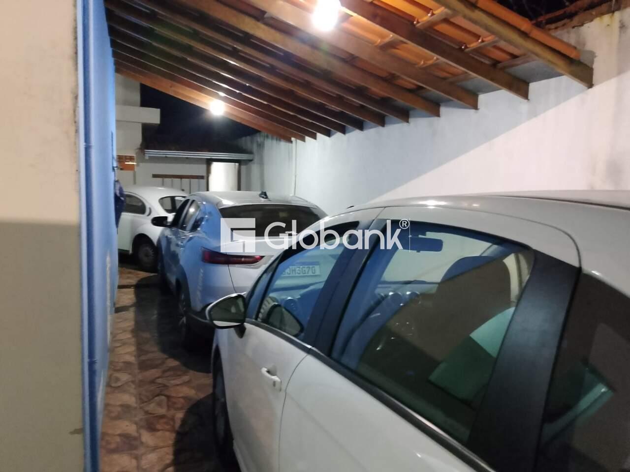 Casa 6 quartos para aluguel Vila Regina 260m² Montes Claros MG: garagem