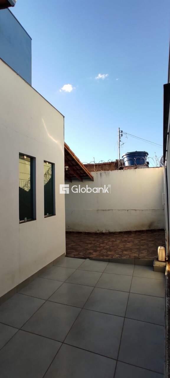 Casa 6 quartos para aluguel Vila Regina 260m² Montes Claros MG: 