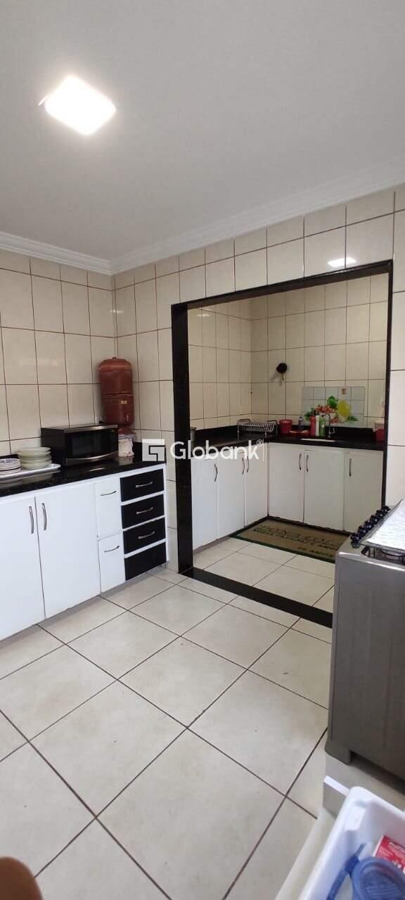 Casa 6 quartos para aluguel Vila Regina 260m² Montes Claros MG: cozinha