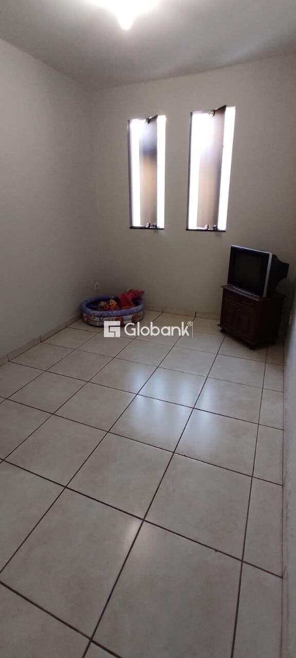 Casa 6 quartos para aluguel Vila Regina 260m² Montes Claros MG: quarto