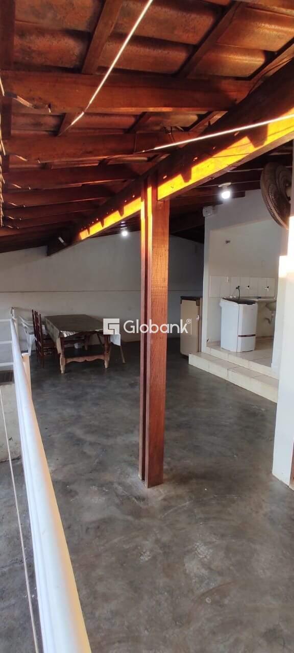 Casa 6 quartos para aluguel Vila Regina 260m² Montes Claros MG: 