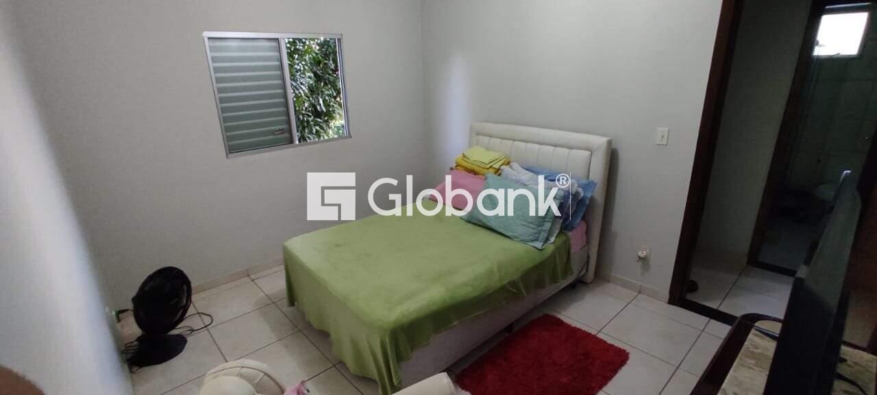 Casa 6 quartos para aluguel Vila Regina 260m² Montes Claros MG: quarto
