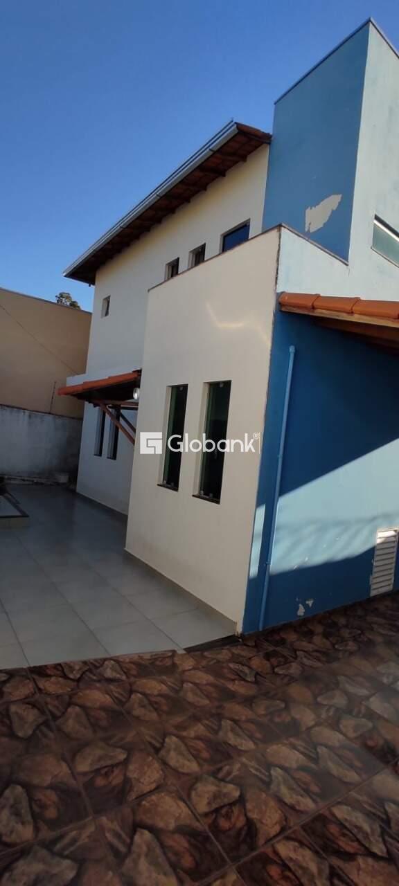 Casa 6 quartos para aluguel Vila Regina 260m² Montes Claros MG: 