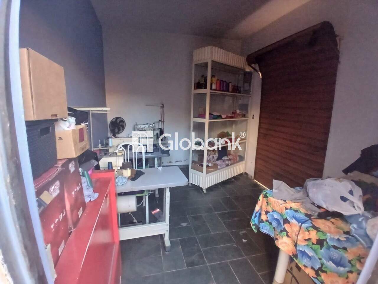 Sobrado 5 quartos à venda Independência 180m² Montes Claros MG: 