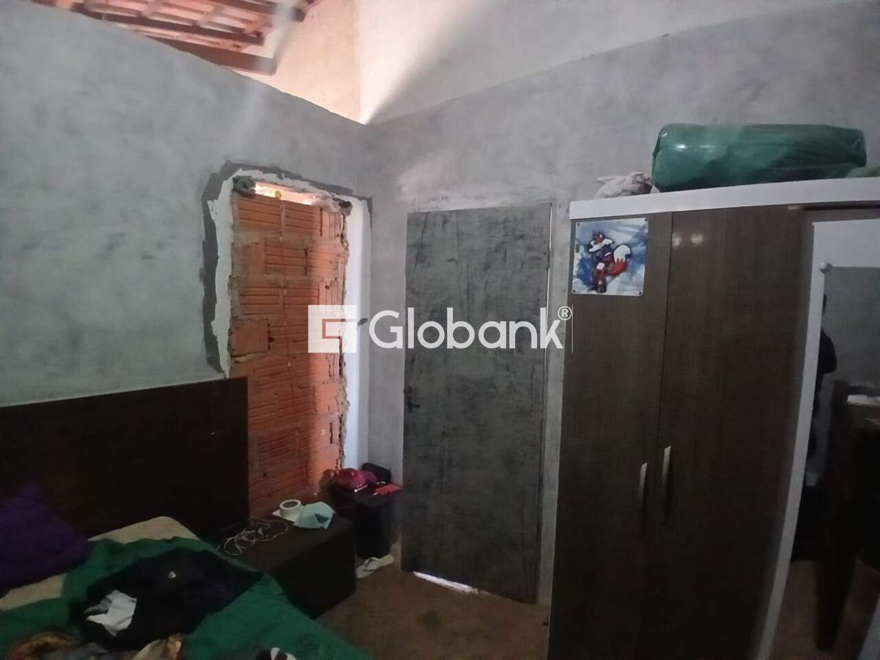 Sobrado 5 quartos à venda Independência 180m² Montes Claros MG: 