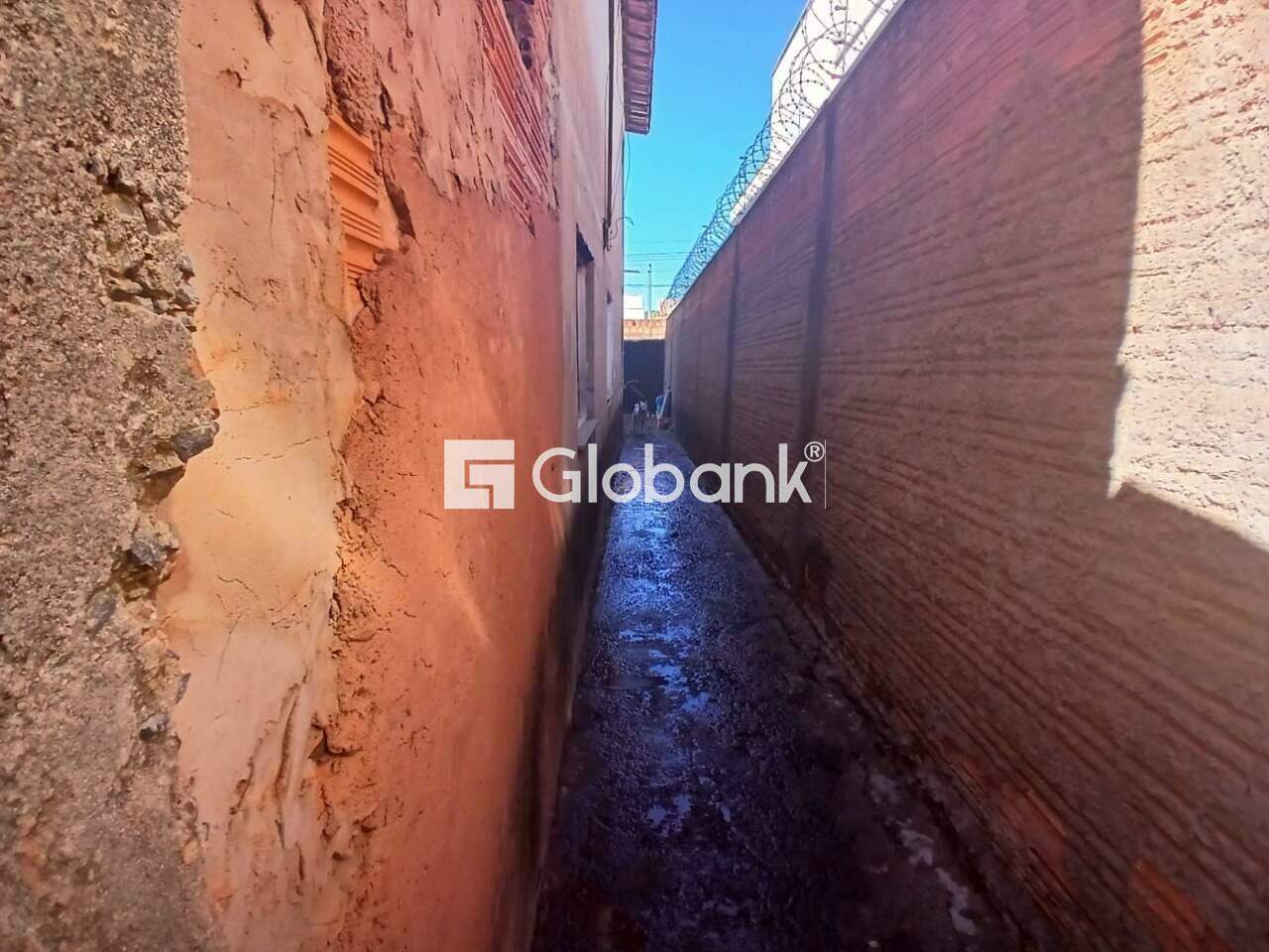 Sobrado 5 quartos à venda Independência 180m² Montes Claros MG: 